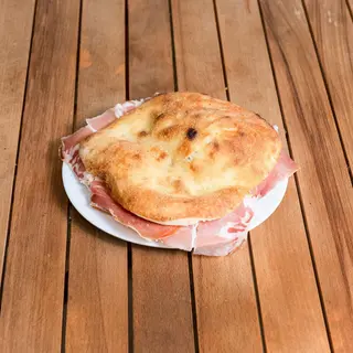 Focaccia crudo