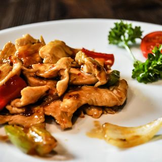 140. Pollo in salsa chili
