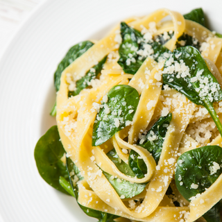 Tagliatelle con pollo e spinaci