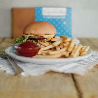 KID᾿S BOX Гамбургер з сюрпризом - бургер+фрі+кетчуп