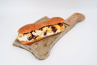 Jaja u ciabati sa sirom i domaćom kobasicom