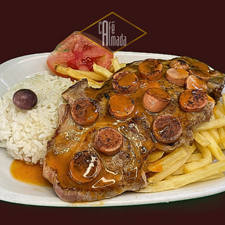 Costeleta à Salsicheiro com arroz e batata