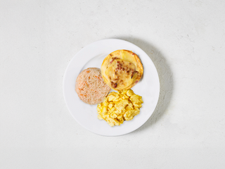 Сніданок з гратеном, скремблом та квашеною капустою (французький)