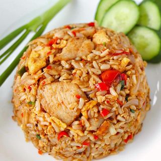 Arroz frito con pollo 