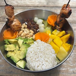 Poke bowl  con solomillo de pollo