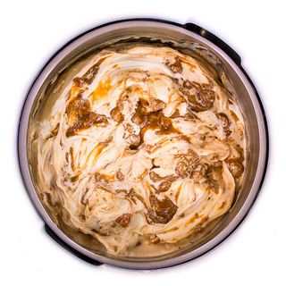 Helado De Nata Y Dulce De Leche Con Cacahuete Salado