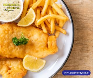 Filet z dorsza panierowany z frytkami i surówką