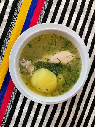 Caldo de Pollo/Lomo de cerdo a la plancha