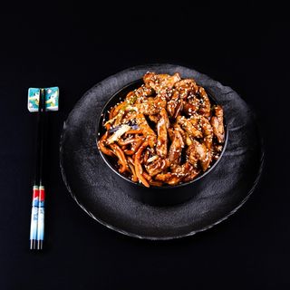 ნუდელსი ღორის ხორცით