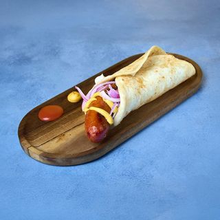 Bucko kobasica u tortilji + Coca Cola 0.33l