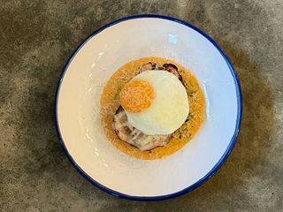 Сніданок з шинкою, двома видами сиру та яйцем (280g)