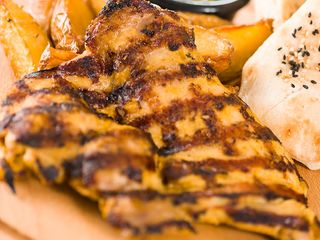 Пилешка пържола от бут (430г)