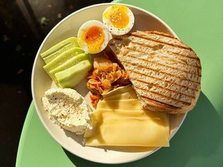 Хліб, сир, масло (260g)