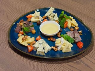 Плато вишуканих сирів (310g)