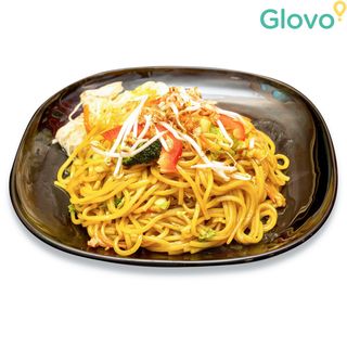 Makaron smażony z warzywami