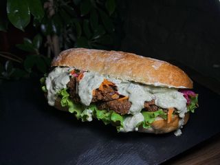 ჩაბატა ფალაფელით