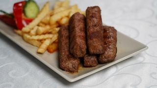 Ćevapi 5 komada 250g + pomfrit 150g