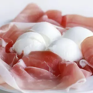 Bufala e crudo