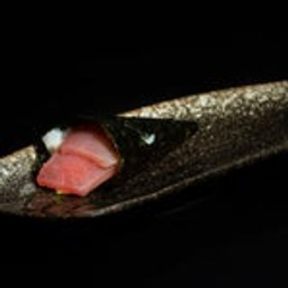 254 Temaki maguro avocado