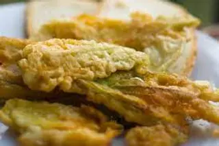 Fiori di zucca pastellati