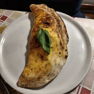 Calzone con salsiccia piccante