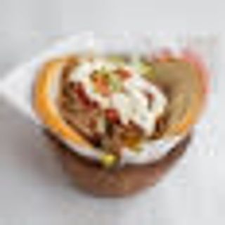 Kebab De Pollo Con Ensalada Y Queso