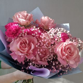 Buchet Cu trandafiri ”Poveste in Roz”