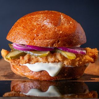 Бургер с хрупкавo пуешко филе