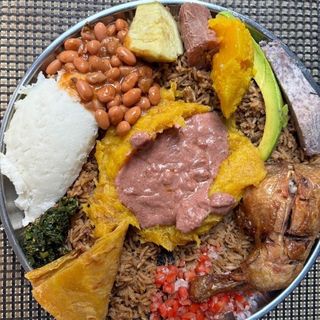 Lusaniya with chicken serves 1 