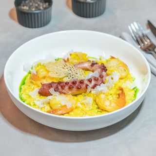 Risotto cu șofran, creveți și caracatiță 350 gr