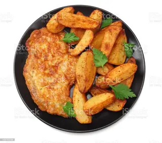 Meniu snitel de porc cu cartofi prajiti, salata si chifla de casa