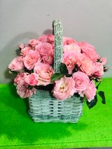 ჯუჯა ვარდების კალათი