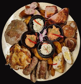 Mešano meso za tri junaka