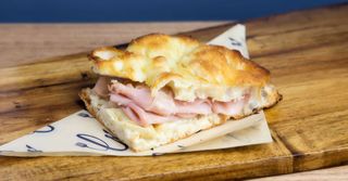 Pinsa cotto e mozzarella