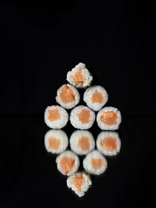 Маки з лососем