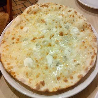 Pizza 4 Quesos (Mediana)