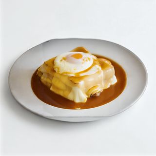 Francesinha Especial com Ovo