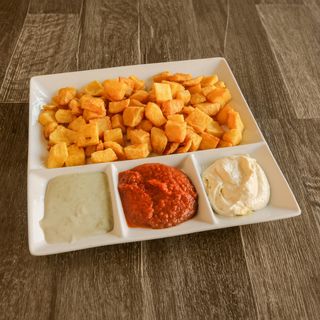 Patatas de tres salsas
