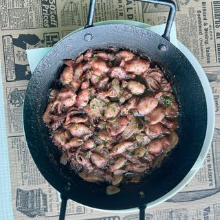 Cazuelita De Calamar Toteneta Al Ajillo