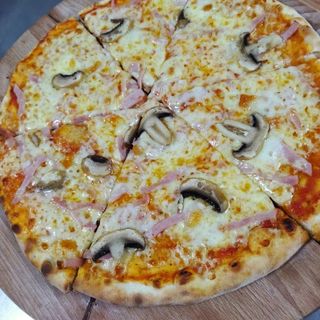 Pizza Prosciutto e Funghi 
