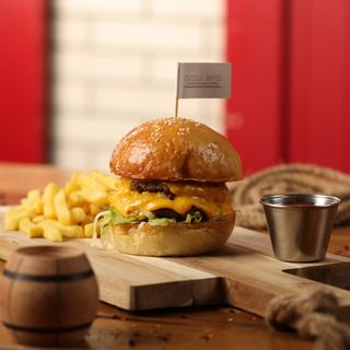 2X ჩიზბურგერი ფრით და კეტჩუპით