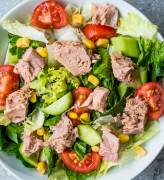 Tuna salata u korpici od testa