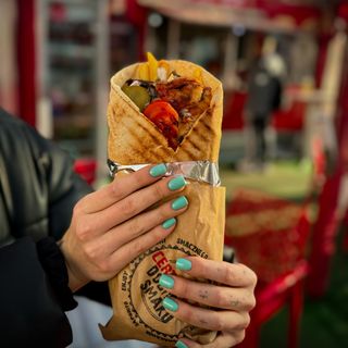 Kebab w cieście arabskim z frytkami XXL