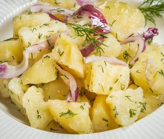 Варени картофи с лук