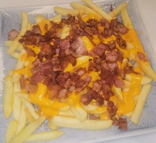 Papas Con Bacón Y Queso (Ración)