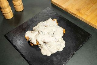 Piept de Pui cu Sos de Ciuperci