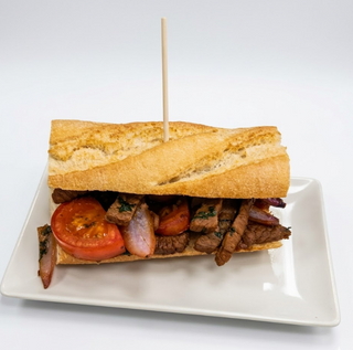 Pan con Lomo