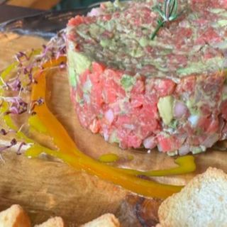 Steak tartar de solomillo Angus con aguacate