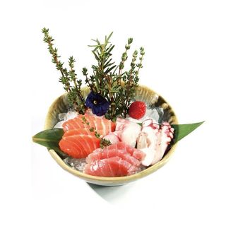 128. Sashimi mixto (11 pzs.)