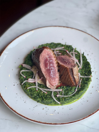 იხვის მკერდი ისპანახით